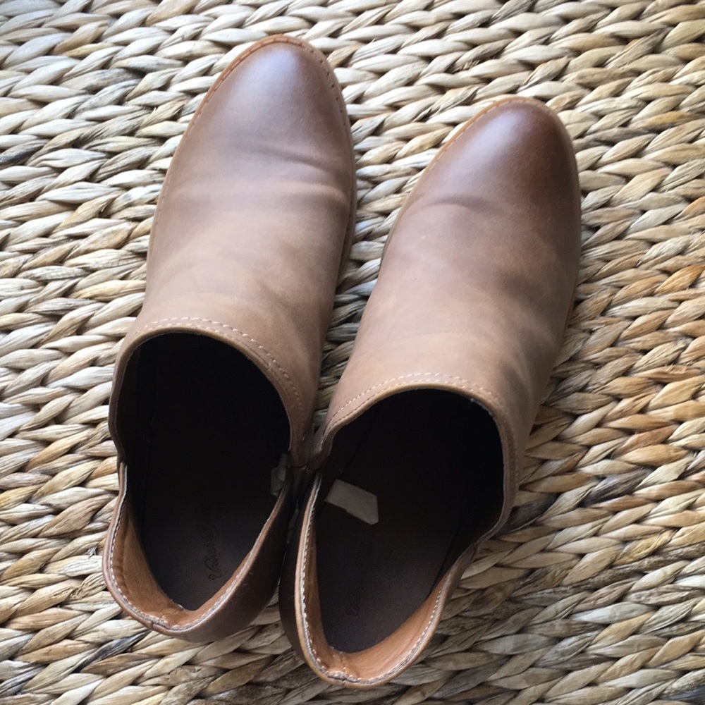 Universal Thread low heel booties